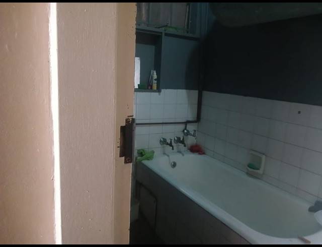 3 BEDROOM APARTMENT FOR SALE IN HILLBROW